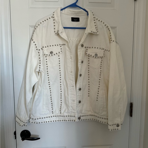 Kind Of A Big Deal Pocketed Studded Denim Jacket size Small - Picture 4 of 6